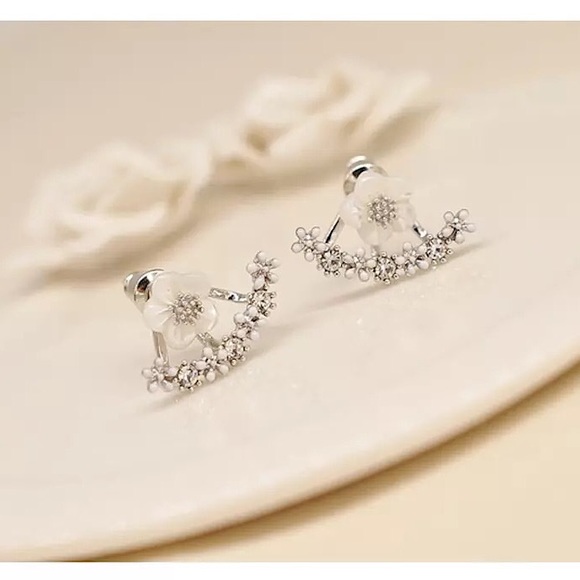 “Spring Fling” Floral Diamond Climber/Crawler Hippie Dainty Simple Cute Earrings - Picture 5 of 6